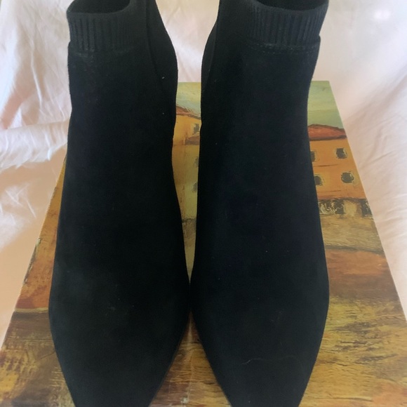 Suede pull on heeled Ankle boots NIB - Picture 6 of 7